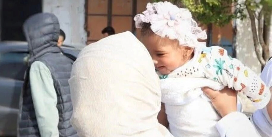 Filistinliler, ebeveynleri kayıp olan Gazzeli bebekleri evlat ediniyor