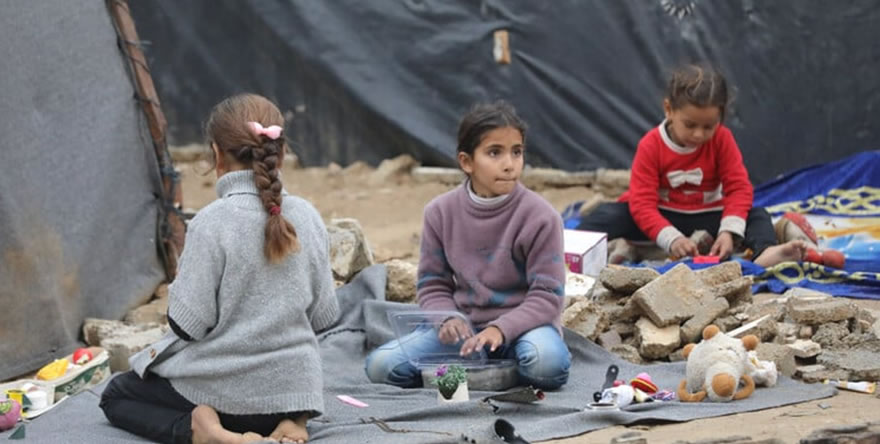 Gazze'nin dul kalan kadınları çocuklarına bakmak için mücadele ediyor