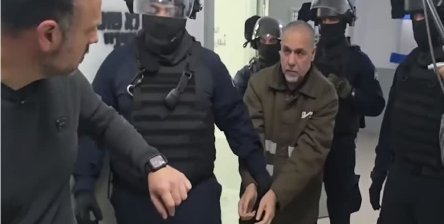 Katil İsrail, Gazze’nin yiğit doktoru Ebu Safiyye'nin tutukluluğunu 6 ay uzattı