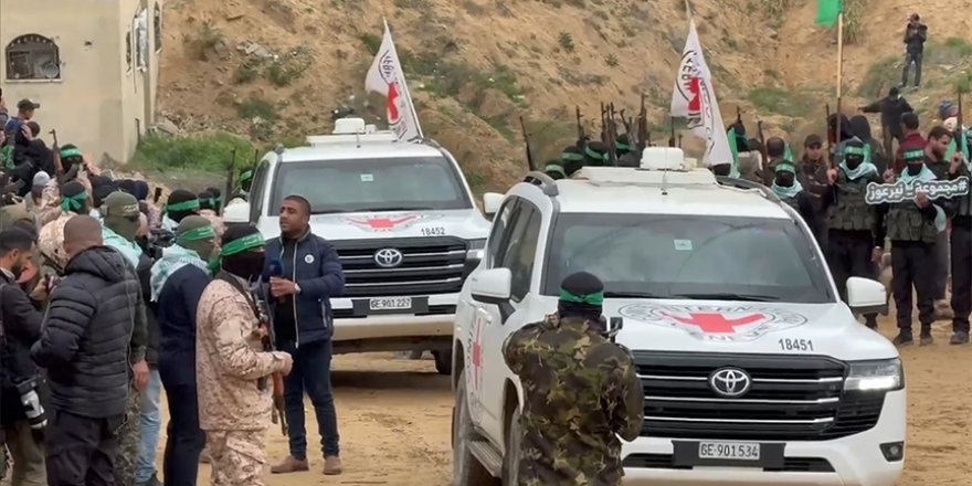 Hamas, İsrail saldırısında ölen 4 Yahudi esirin cenazesini Kızılhaç'a teslim etti