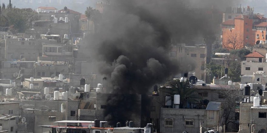 Katil İsrail ordusu, Batı Şeria'nın farklı bölgelerindeki saldırılarını sürdürüyor