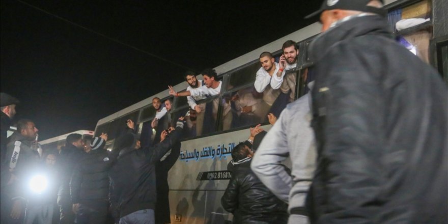 İşgalciler, teslim aldığı 4 cesedin teşhisi yapılana kadar 46 Filistinlinin serbest bırakılmasını erteledi