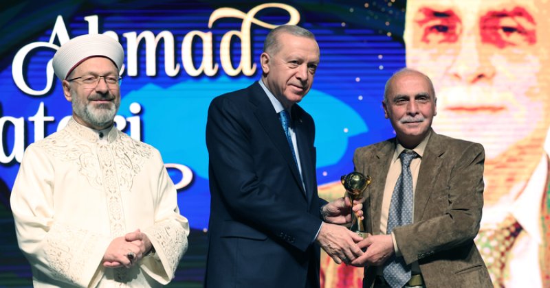 Türkiye Diyanet Vakfı Suriyeli pilot Rahhid El Tatari'ye iyilik ödülü verdi