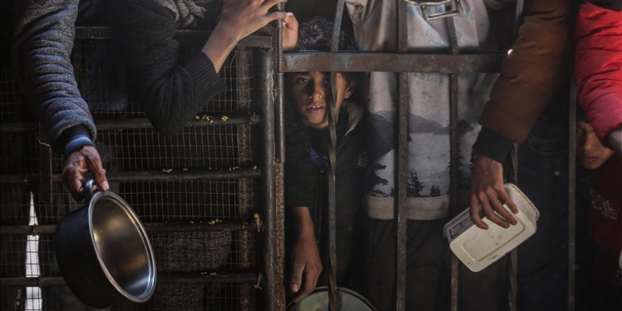 İşgalci İsrail'in sınır kapılarını kapattığı Gazze'de açlık tehlikesi yeniden gündemde
