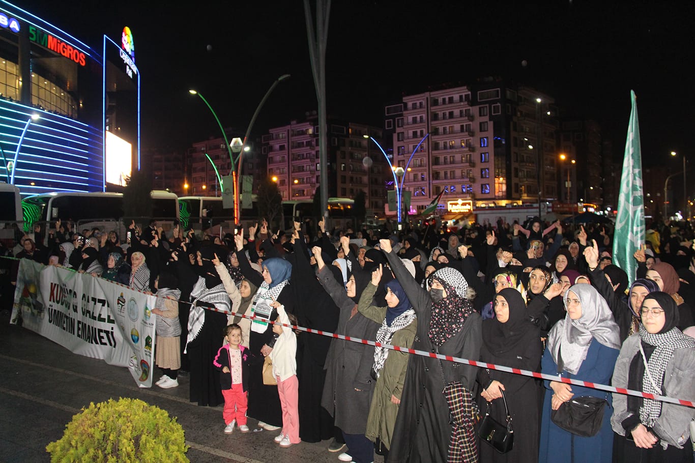 Diyarbakır'da Gazze'deki son katliamlar telin edildi, İslam ülkelerine çağrı yapıldı