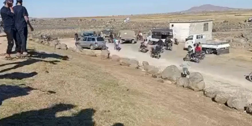 Suriye halkı işgalci İsrail askerlerini taşlarla kovaladı!