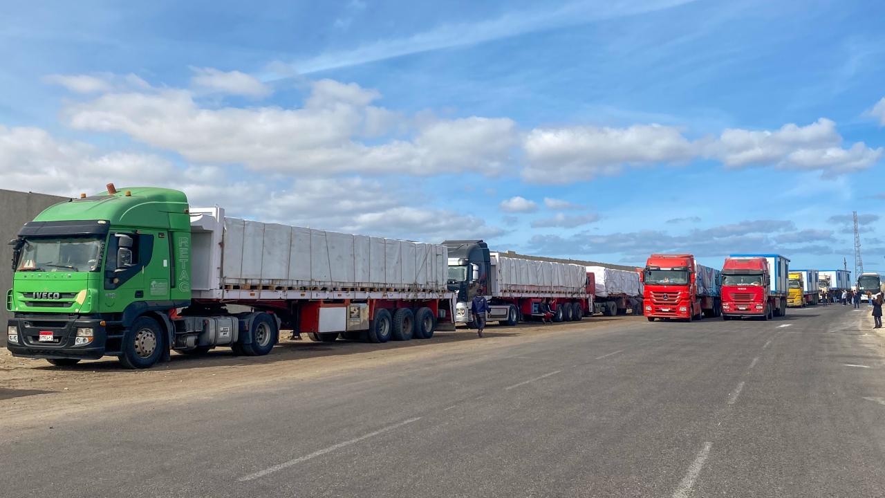 İsrail, sağlık yardımı yüklü 3 bin tırın girişini engelliyor