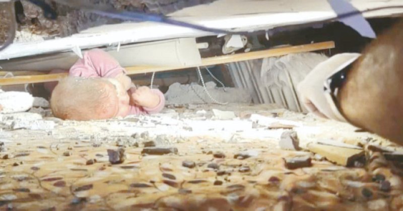 Gazzze'de çocuklar ve bebekler siyonist bombalarıyla katlediliyor