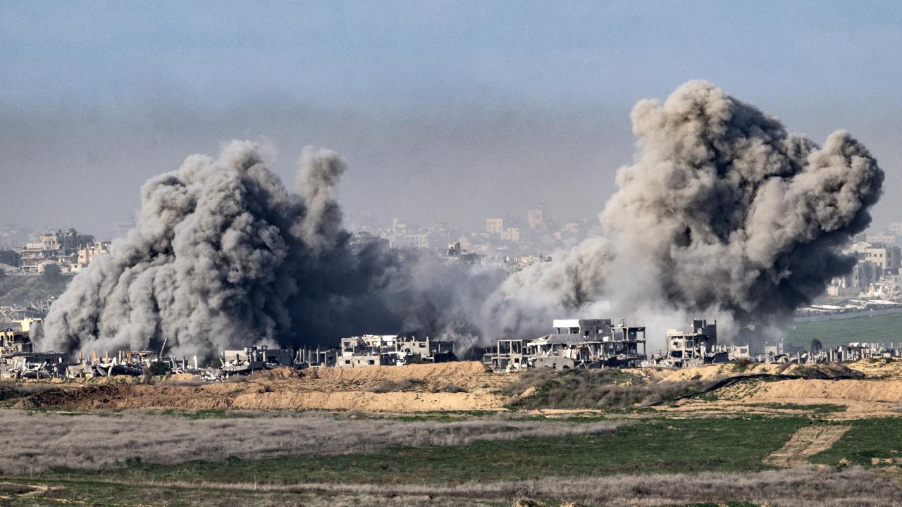 Katil İsrail yardım bekleyen 32 Filistinliyi katletti