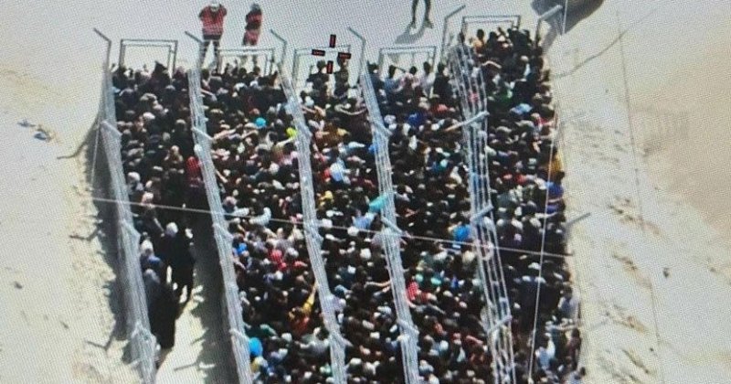 Aç insanları ekmek göstererek katletmek!