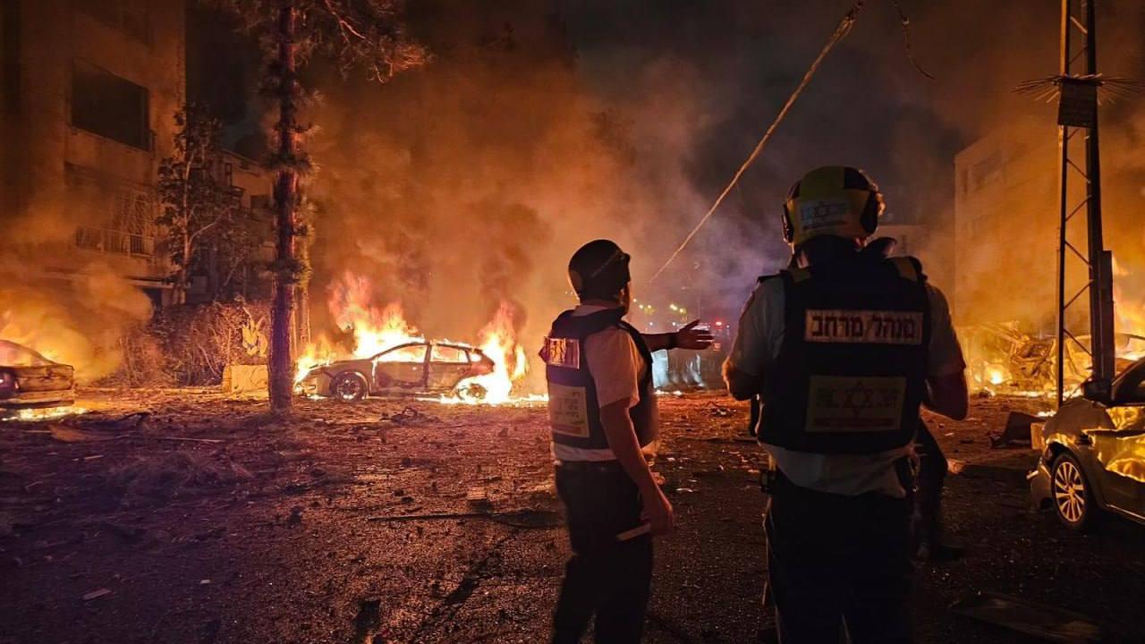 İsrail-İran çatışmasında üçüncü gece: İşgalci İsrail sokakları yanıyor