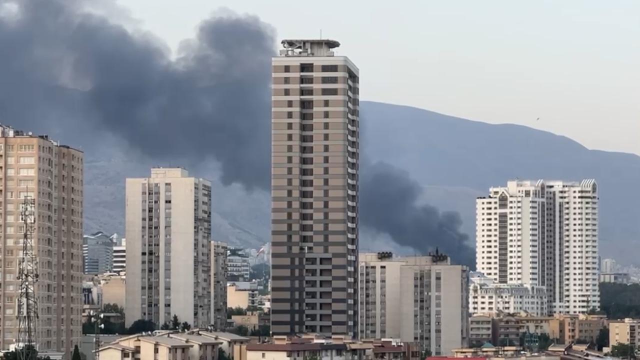Katil İsrail, İran devlet televizyonunu vurdu