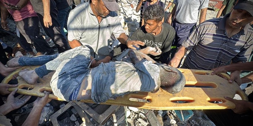 Gazze'ye saldırılarını sürdüren soykırımcı İsrail 32 Filistinliyi daha katletti