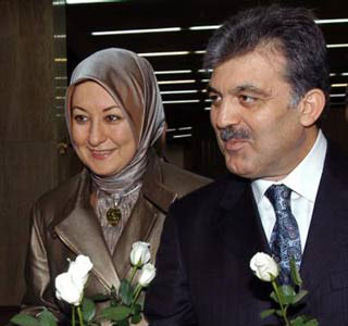 Gül 'Kışla Tipi Rektör'lere Vize Vermedi!
