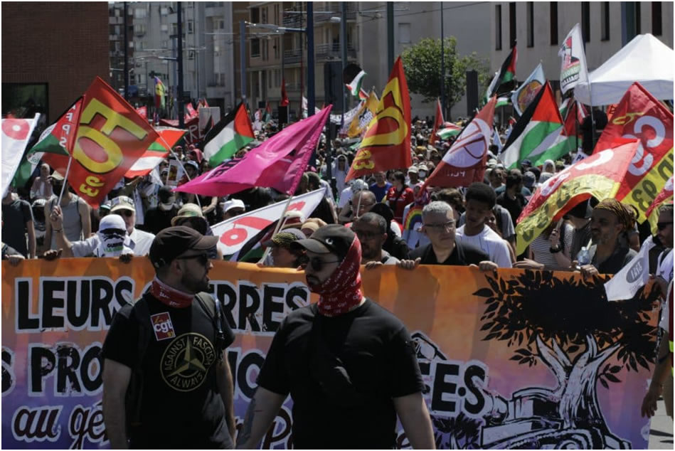 Binlerce kişi Paris Havacılık Fuarı'nda İsrail'in katılımını protesto etti