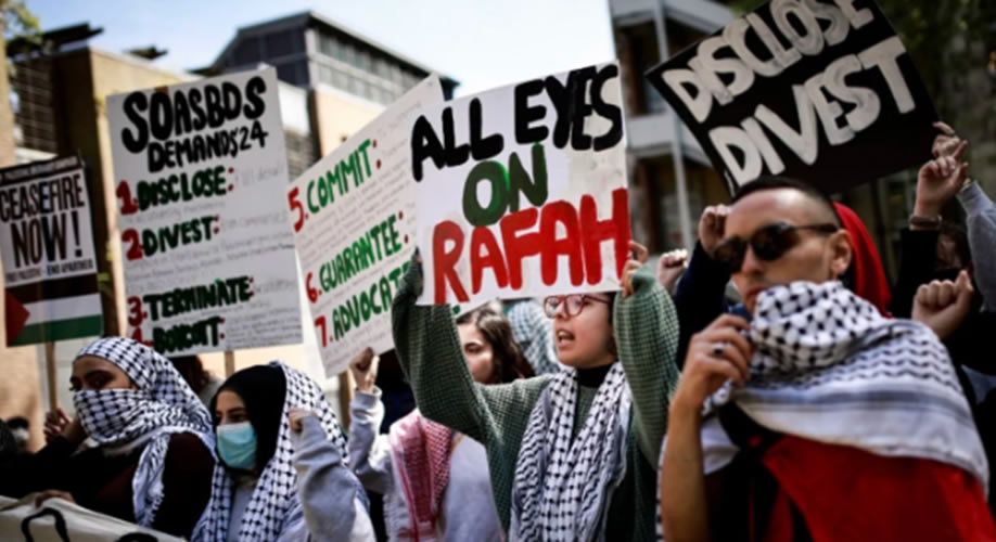 Filistin yanlısı protestoda sahnede sürüklenen Kuveytli öğrenci üniversiteye dava açtı