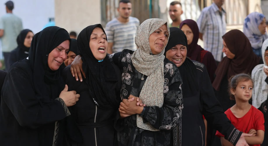 Britanya'nın ‘feministleri’ bombaları alkışlayıp Filistinlilerin acılarını küçümserken