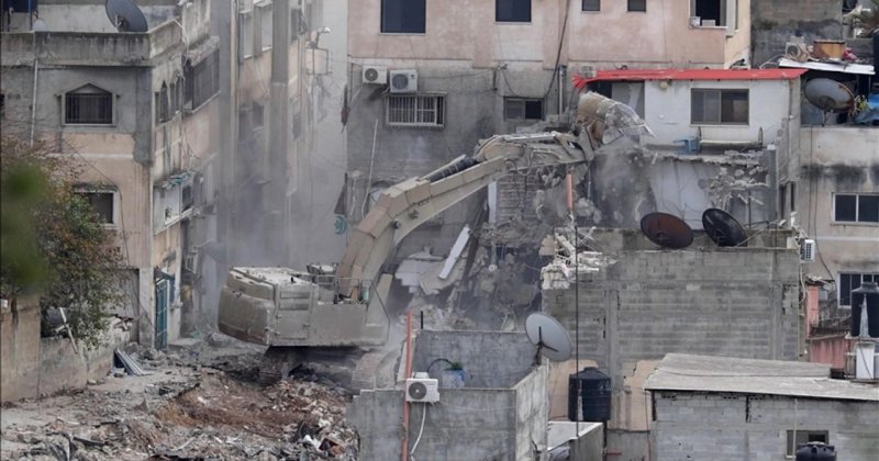 İşgal rejimi Tulkerim Kampı'nda Filistinlilere ait evleri yıkmaya devam ediyor