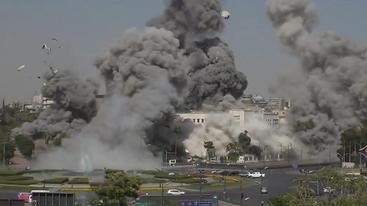 Katil İsrail'den Şam'a yeni hava saldırıları