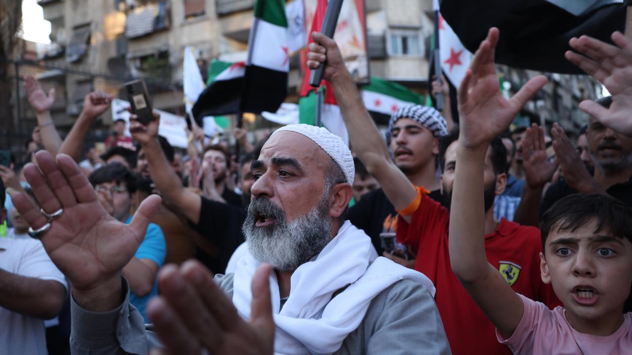 Suriye'de, İsrail'in hava saldırıları protesto edildi