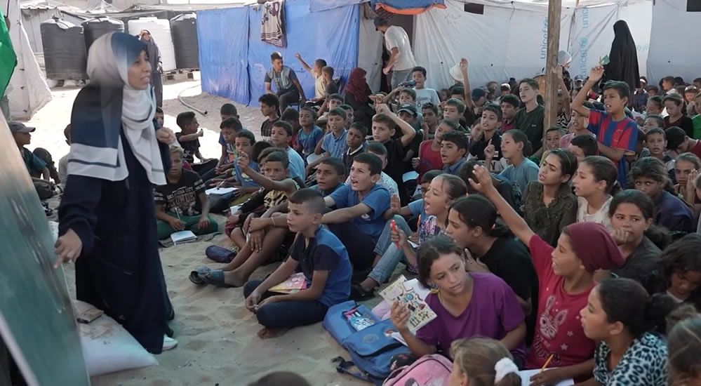 Sınıf bir çadır, hayalimiz ise hayatta kalmak olunca