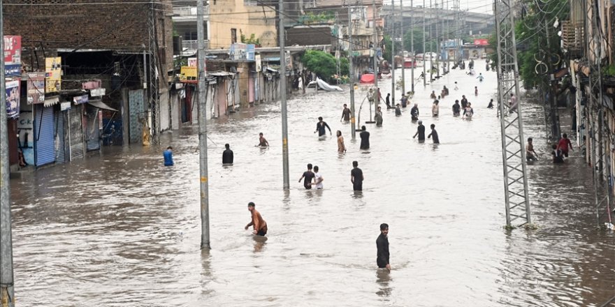 Pakistan'da etkili olan muson yağmurları sonucu can kaybı sayısı 279'a yükseldi