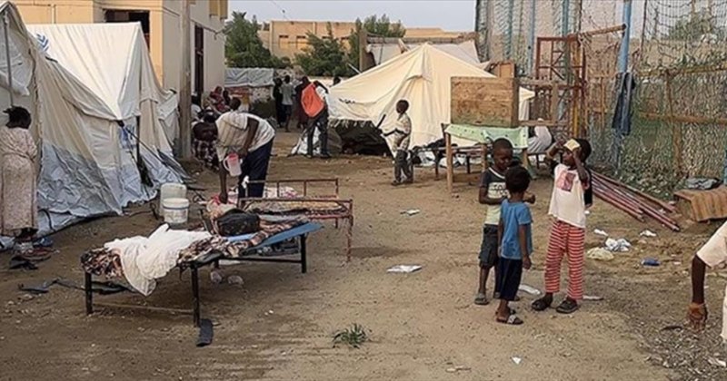 Sudan'ın Faşir şehrinde halk gıda kıtlığı nedeniyle hayvan yemi yiyor