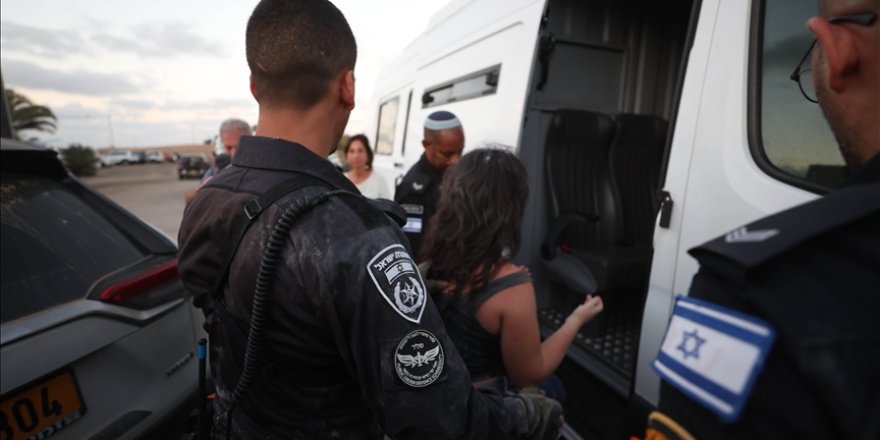 Siyonistler ateşkes talep eden 3 kadın göstericiyi çıplak aramaya tabi tuttu