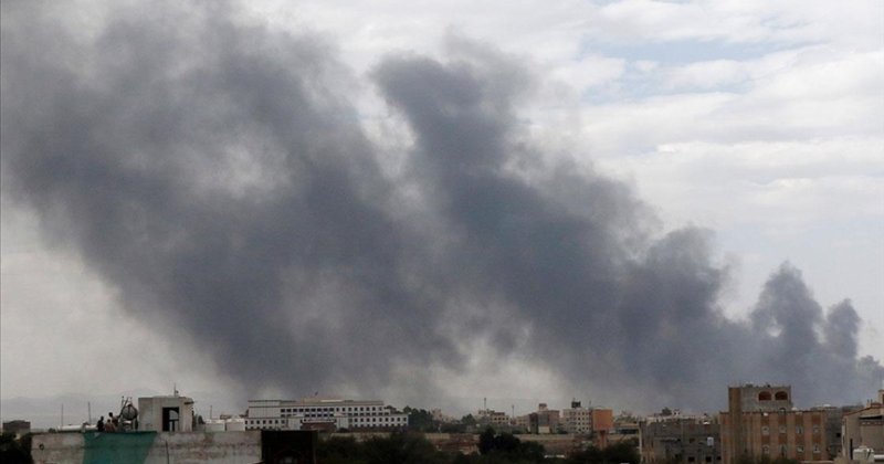 Yemen'in başkenti Sana'da patlamalar duyuldu