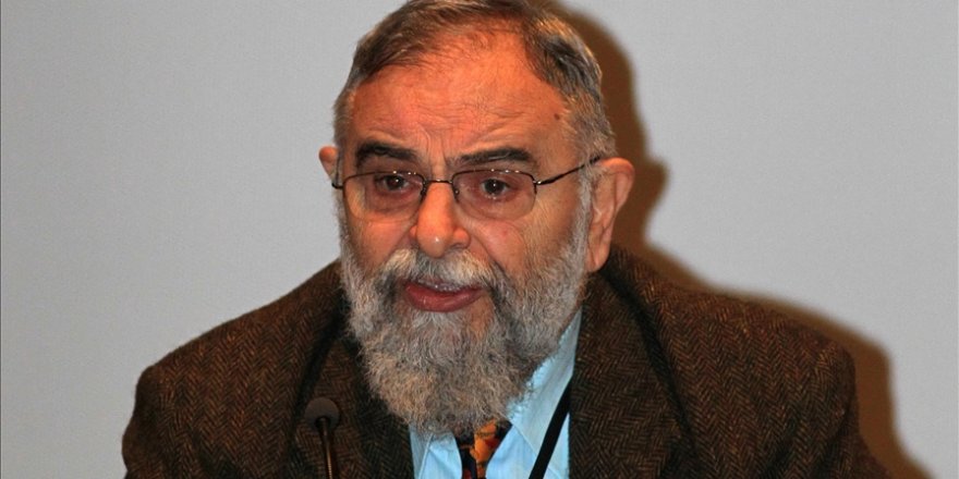 Tarihçi Mete Tunçay hayatını kaybetti