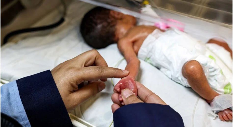 İngiltere nihayet Filistinli çocukların da insan olduğunu fark mı etti?