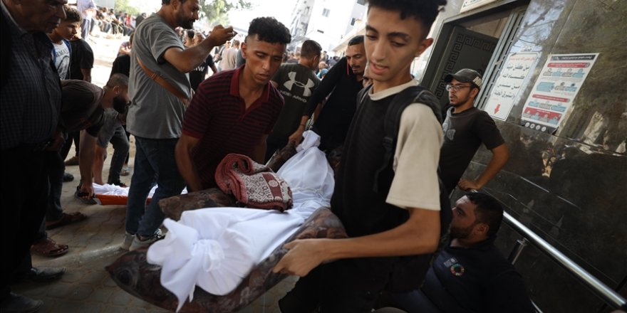 Soykırımcı İsrail 10 Gazzeliyi daha katletti