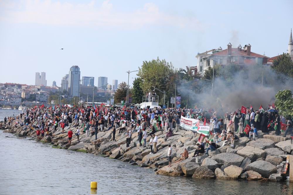 İstanbul Boğazında Gazze geçidi: Kahrolsun İsrail, yaşasın Gazze direnişi!