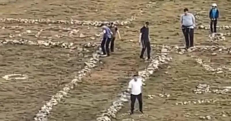 Bir grup Yahudi taşları nasıl yerinden oynattı?