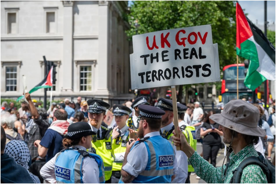 İngiltere: Silah tedarikçisinden savaş suçlarının suç ortağına