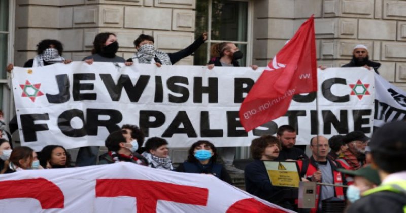 İngiltere polisi soykırımı protesto ettiğim için beni sorguladı