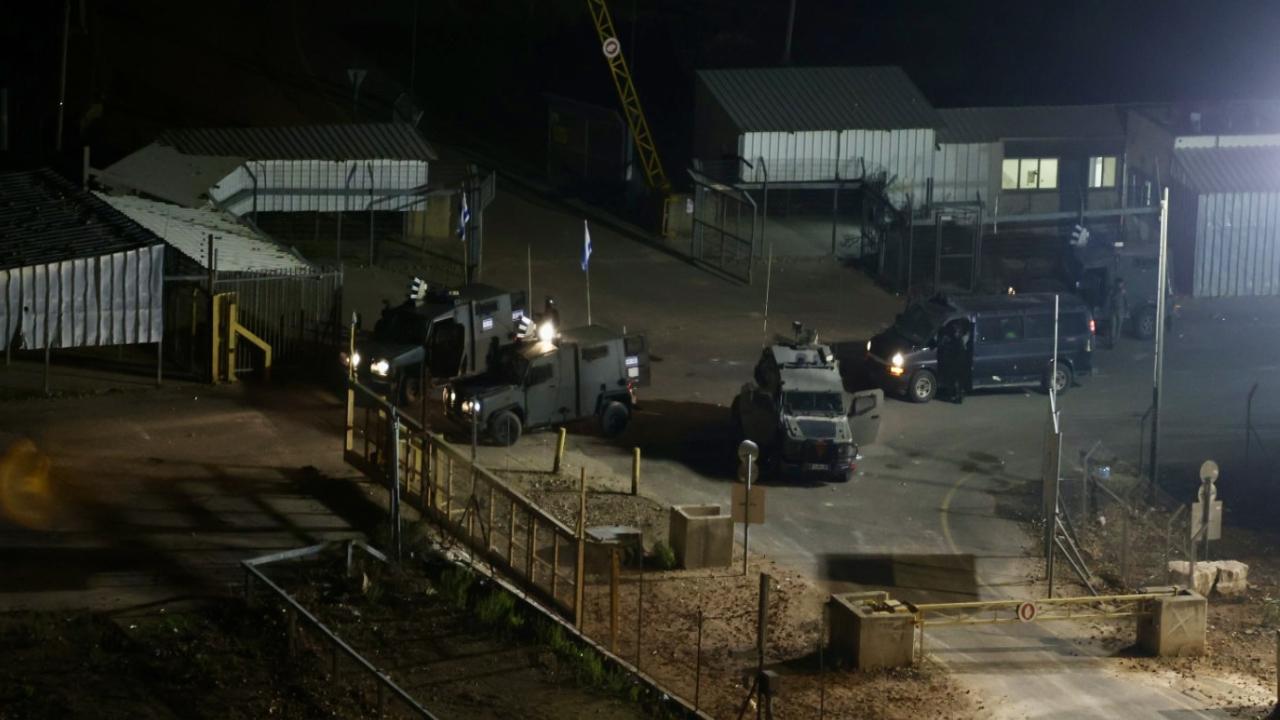 Katil İsrail askerleri El Halil Belediye Başkanı da dahil çok sayıda Filistinliyi gözaltına aldı