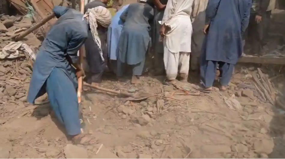 Afganistan'daki depremde hayatını kaybedenlerin sayısı 1400'ü aştı