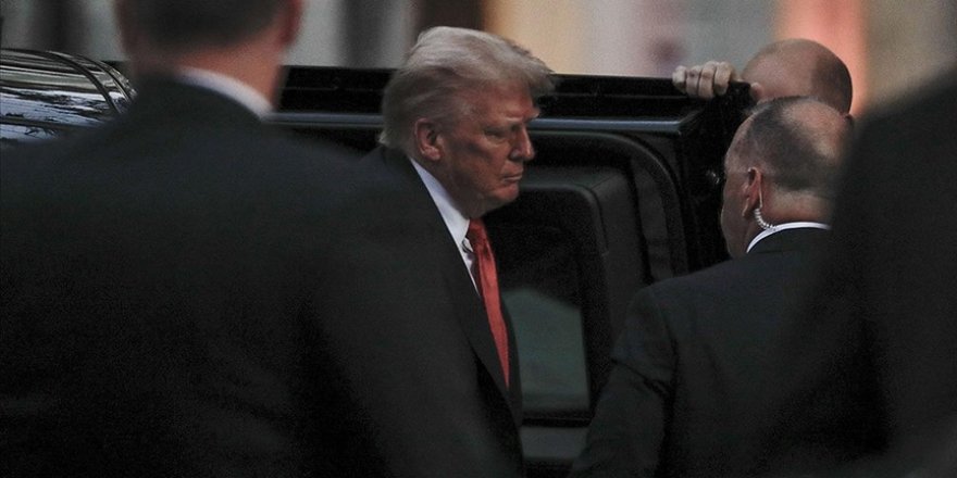 Trump, Washington'da gittiği restorantta "Trump çağımızın Hitler’i! Özgür Filistin!" sloganlarıyla karşılandı