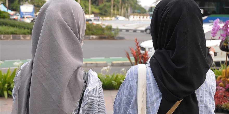 Avusturya'da14 yaş altındaki öğrencilere başörtüsü yasaklandı