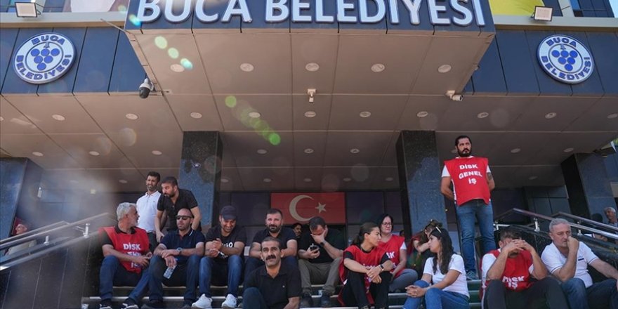İzmir'de Buca ve Karşıyaka belediyelerinin çalışanları iş bırakma eylemlerini sürdürdü