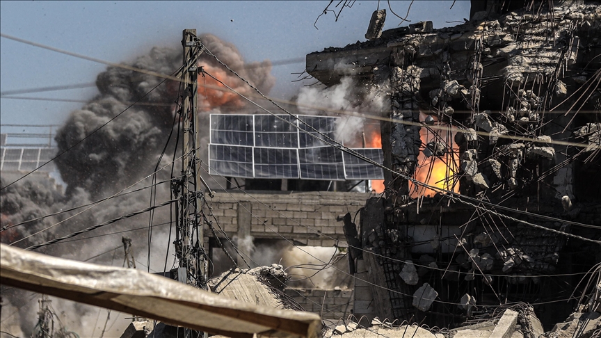 İsrail, Gazze'de son 4 günde UNRWA'ya bağlı 10 binayı vurdu