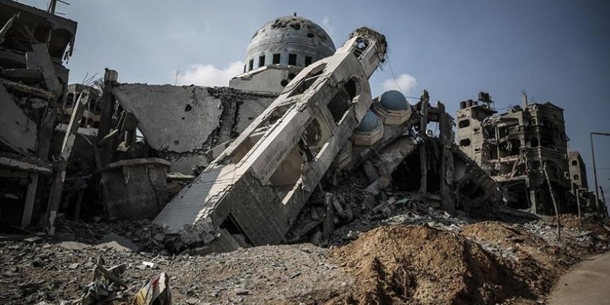 Soykırımcı İsrail Gazze'de tarihi eserlerin bulunduğu binanın yer aldığı bölgeyi bombaladı