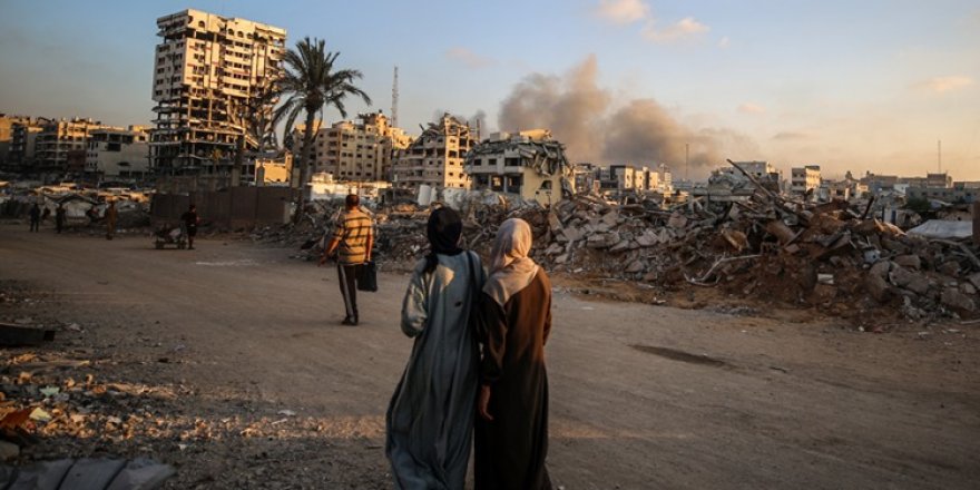 Eski Madrid Belediye Başkanı Carmena'dan İsrail'in Gazze'deki saldırılarına "vahşi soykırım" tanımlaması