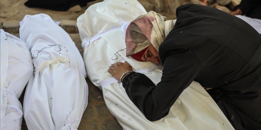 Soykırımcı İsrail 7 Gazzeliyi daha katletti