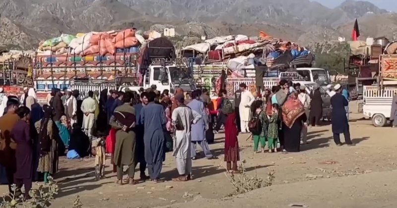 Pakistan yönetimi Afgan göçmenleri ev ve dükkanlarını yıkmakla tehdit ediyor