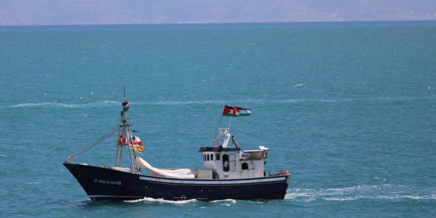 Sumud Filosu'nda bozulan bir teknenin yardımına TSK yetişti