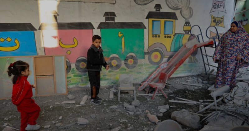 Gazze'de çocuklar keder ve açlık içinde alfabeyi öğreniyor