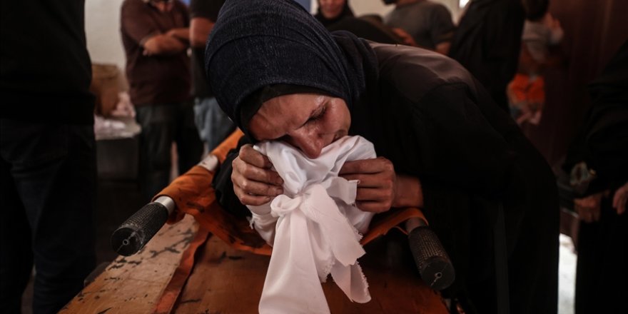 Soykırımcı İsrail Gazze'de katliamlara devam ediyor