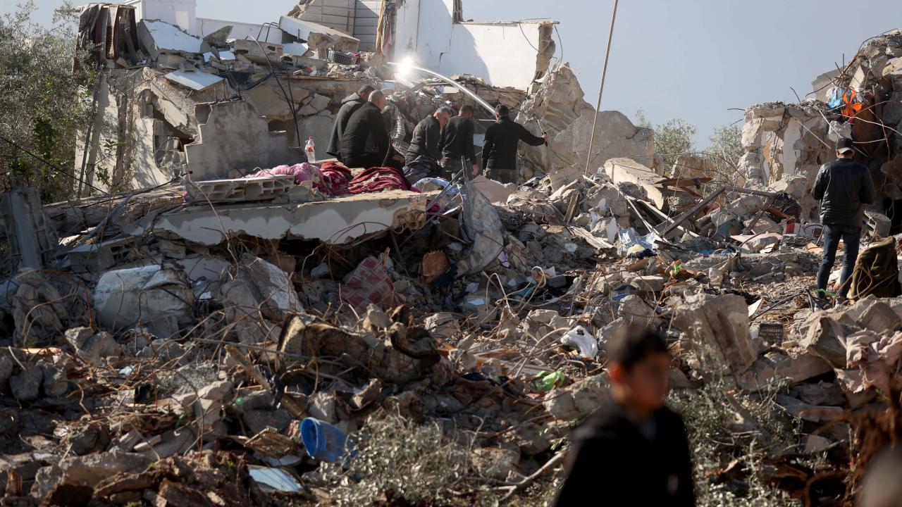 Katil İsrail'in 252 gündür saldırdığı Cenin Mülteci Kampı'nda 63 Filistinli hayatını kaybetti